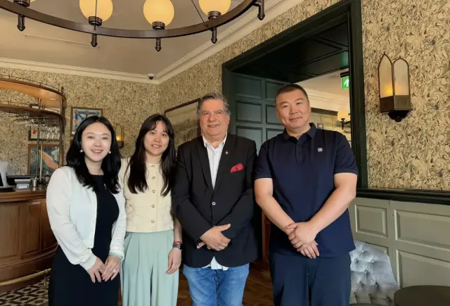 展望学院与剑桥前市长 George Pippas 就中英文化交流与教育合作进行会谈