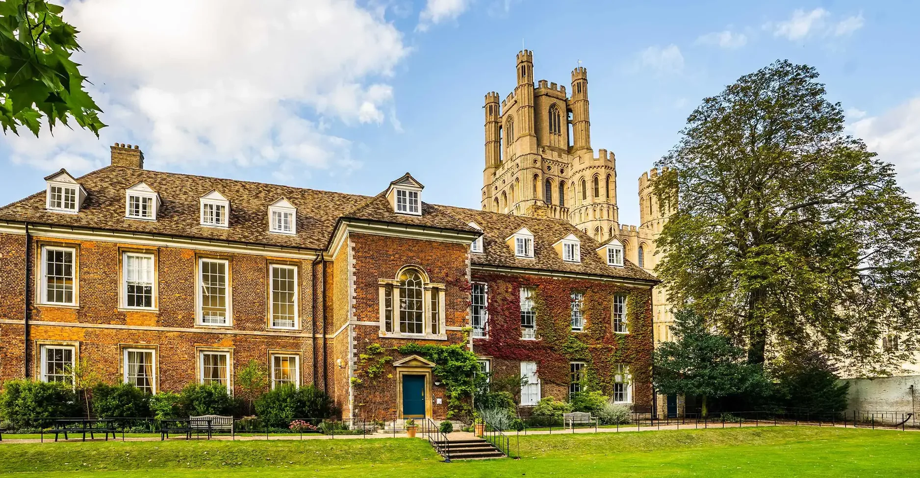 展望学院代表访问英国千年学府伊利国王学校，感受教育传统与文化传承